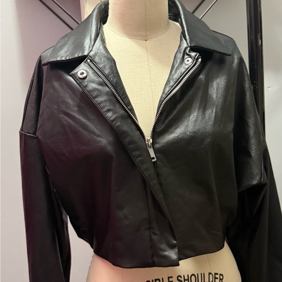 Forever 21 Jackets & Blazers - Forever 21 Black faux Leather Women's Jacket